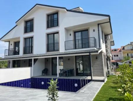 Dalyan  Merkezde 4+1 Satılık Villa